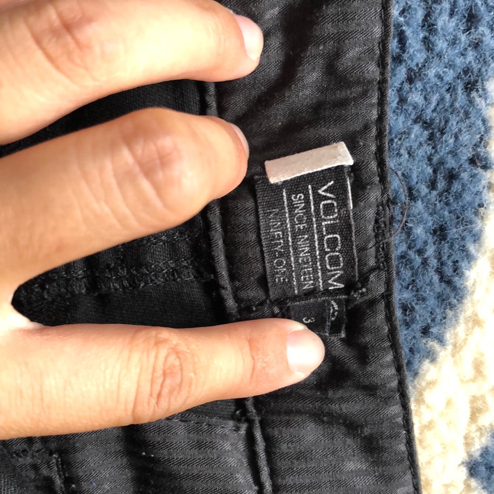 Volcom Shorts - Picture 3 of 3
